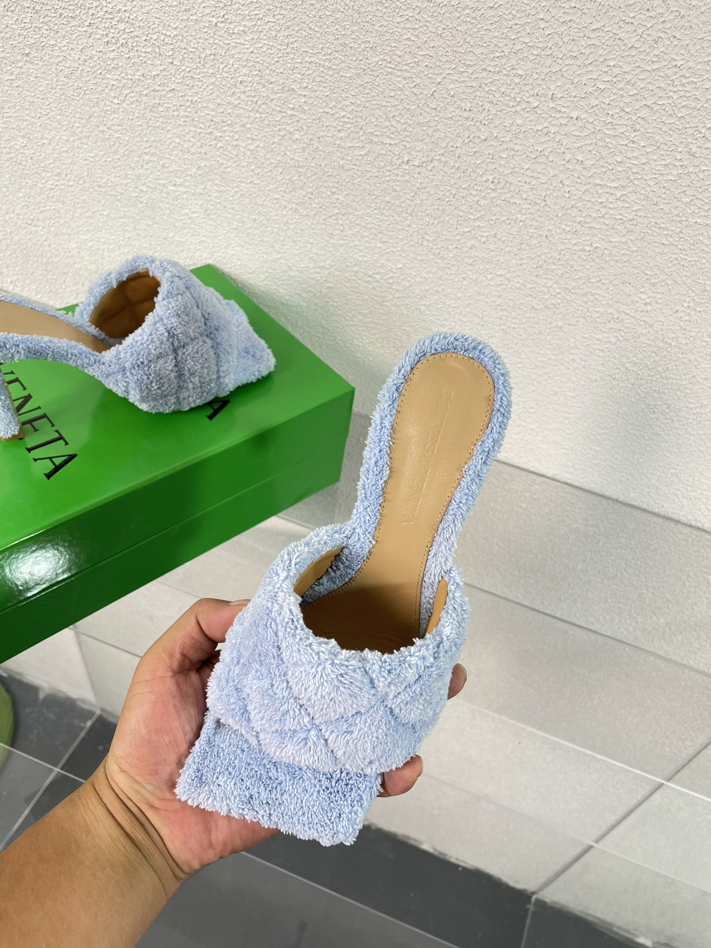 bo*te*ga Ve*ne*ta slippers