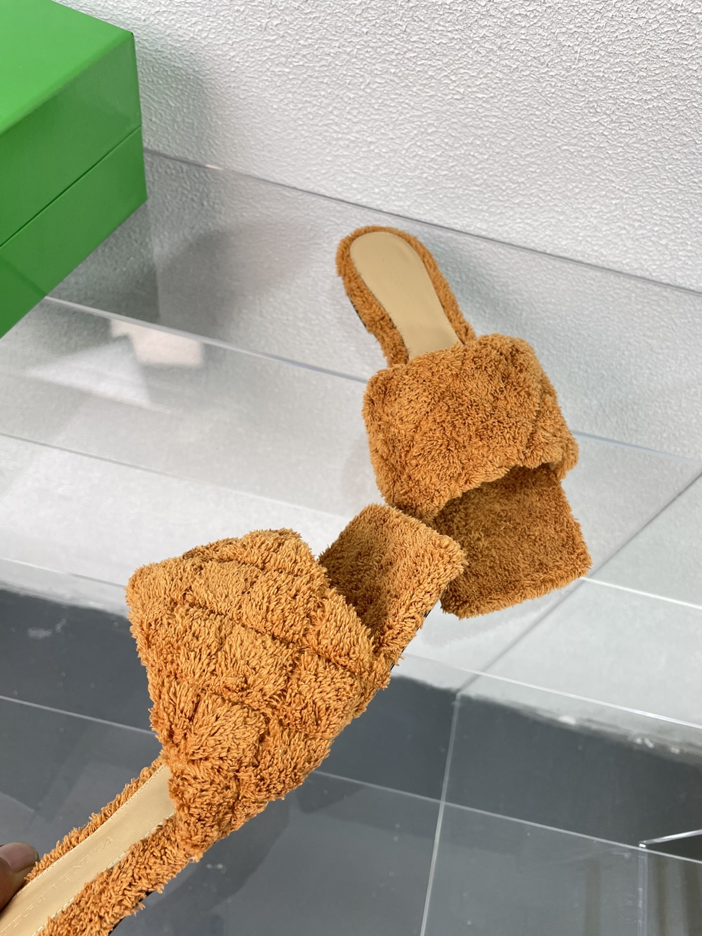 bo*te*ga Ve*ne*ta slippers