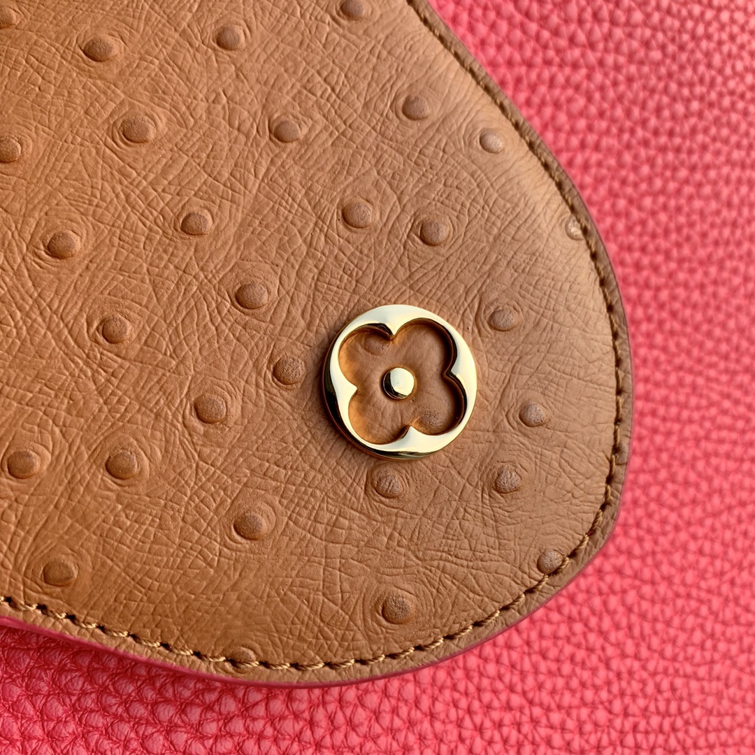 l0*is V*t0n capucines handlebag