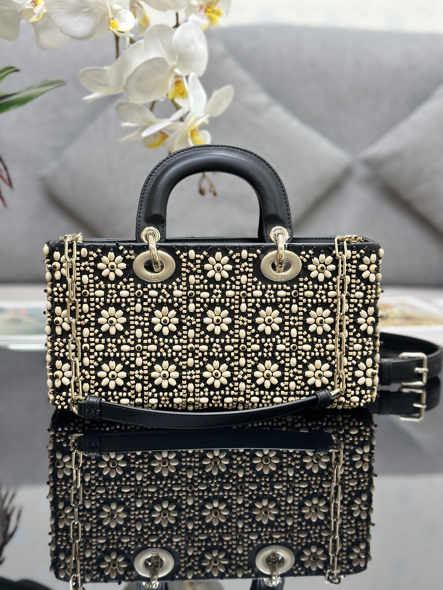 lady D*or handle bag-26 x 13.5 x 5cm