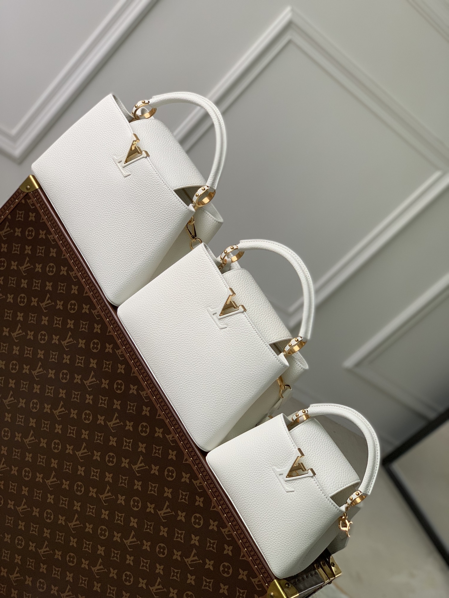 l0*is V*t0n capucines handlebag