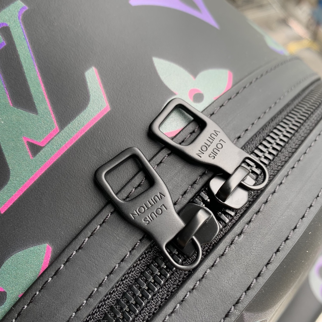 l0*is V*t0n comet backpack m22488-37*43*17cm