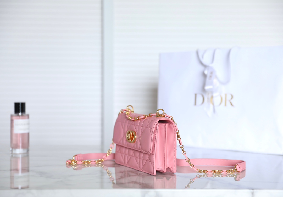 D*or caro bag- 19 x 13 x 5.5cm