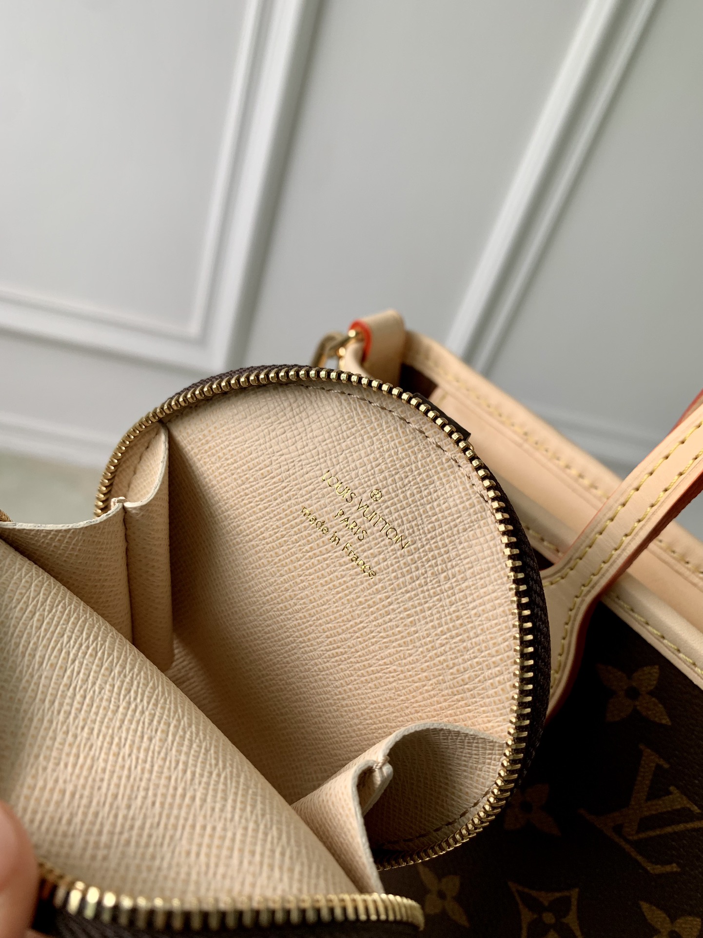 l0*is V*t0n neverfull bb-24*14*9cm