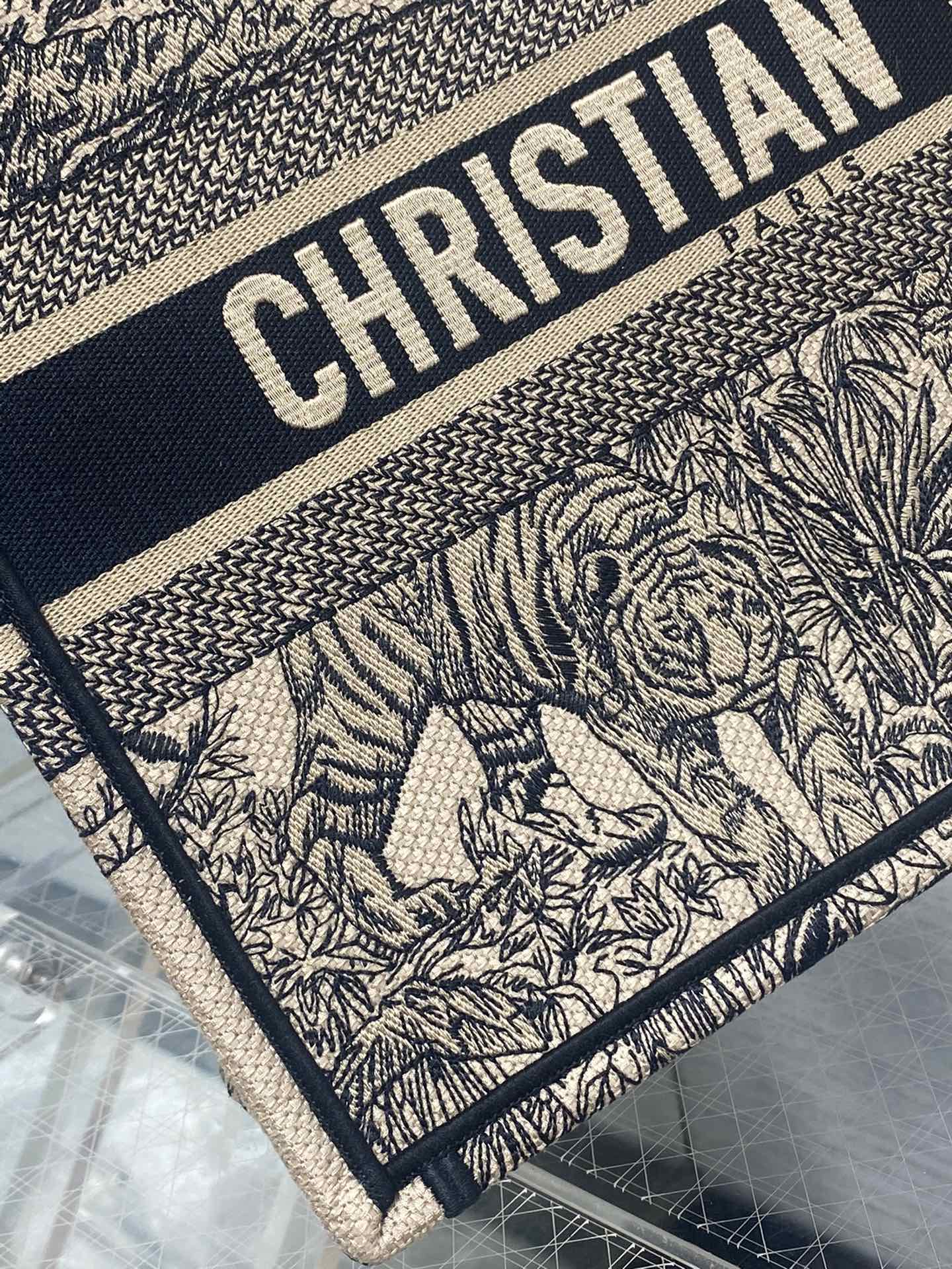 D*or small book tote-36.5cm