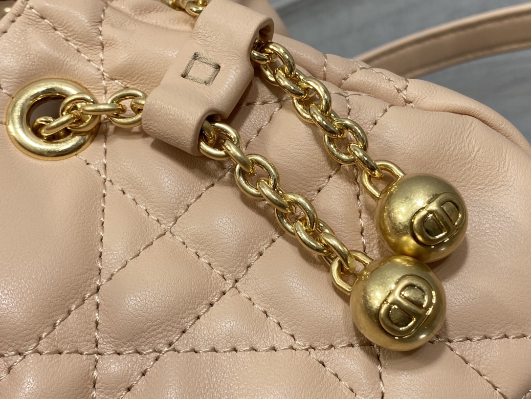 di0r D*or ammi bag-27 * 15 * 12cm