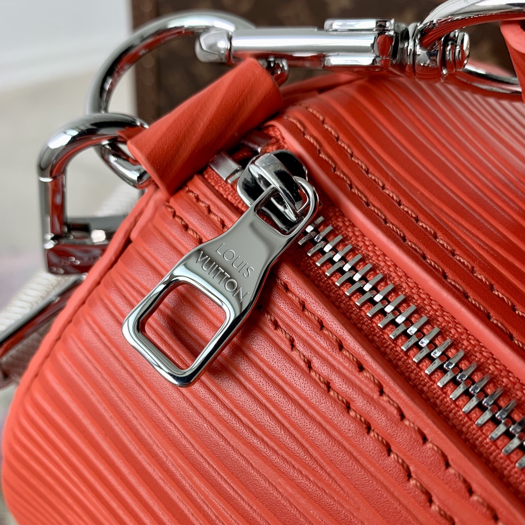 l0*is V*t0n soft polochon bag m46692-27x 15x 15cm