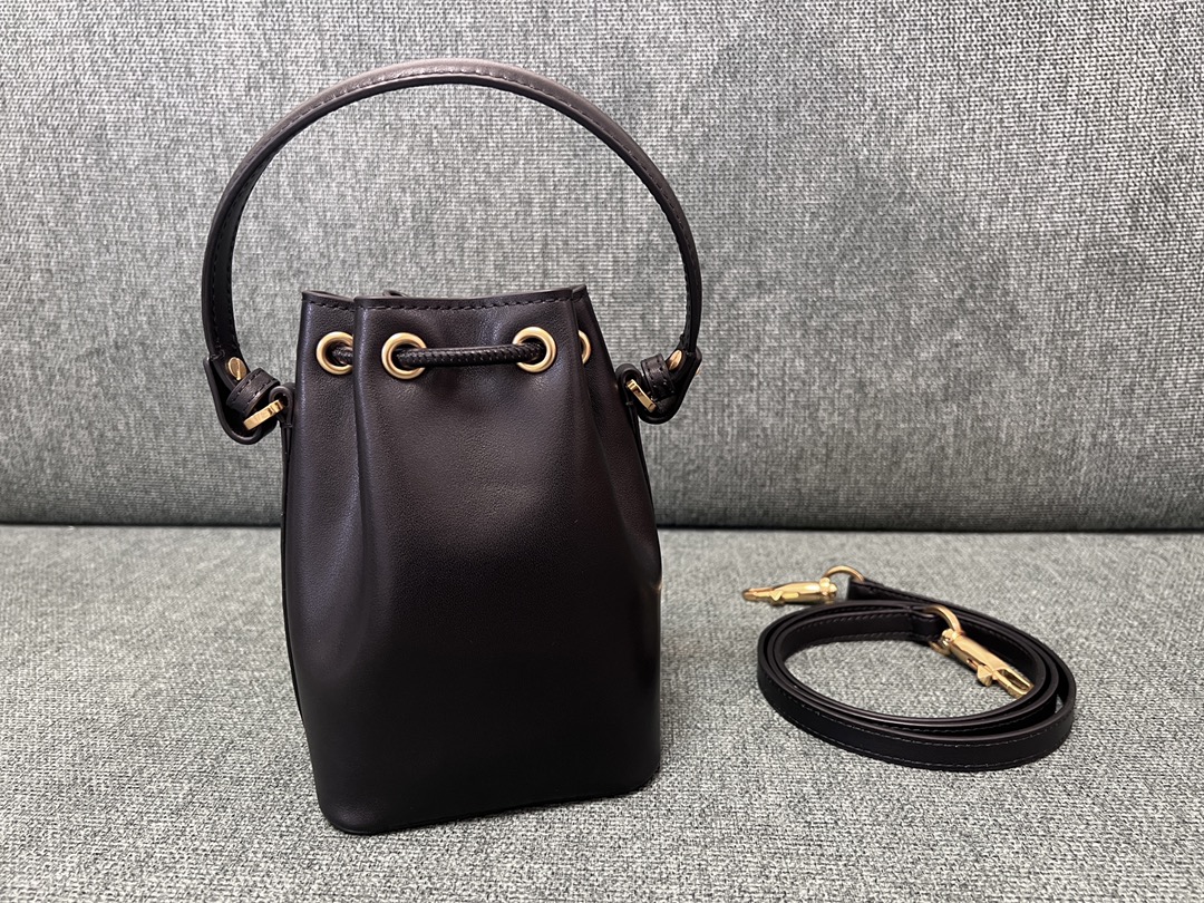 Va1e*ntin0 garavanivlogo signature bag-12*18*10cm