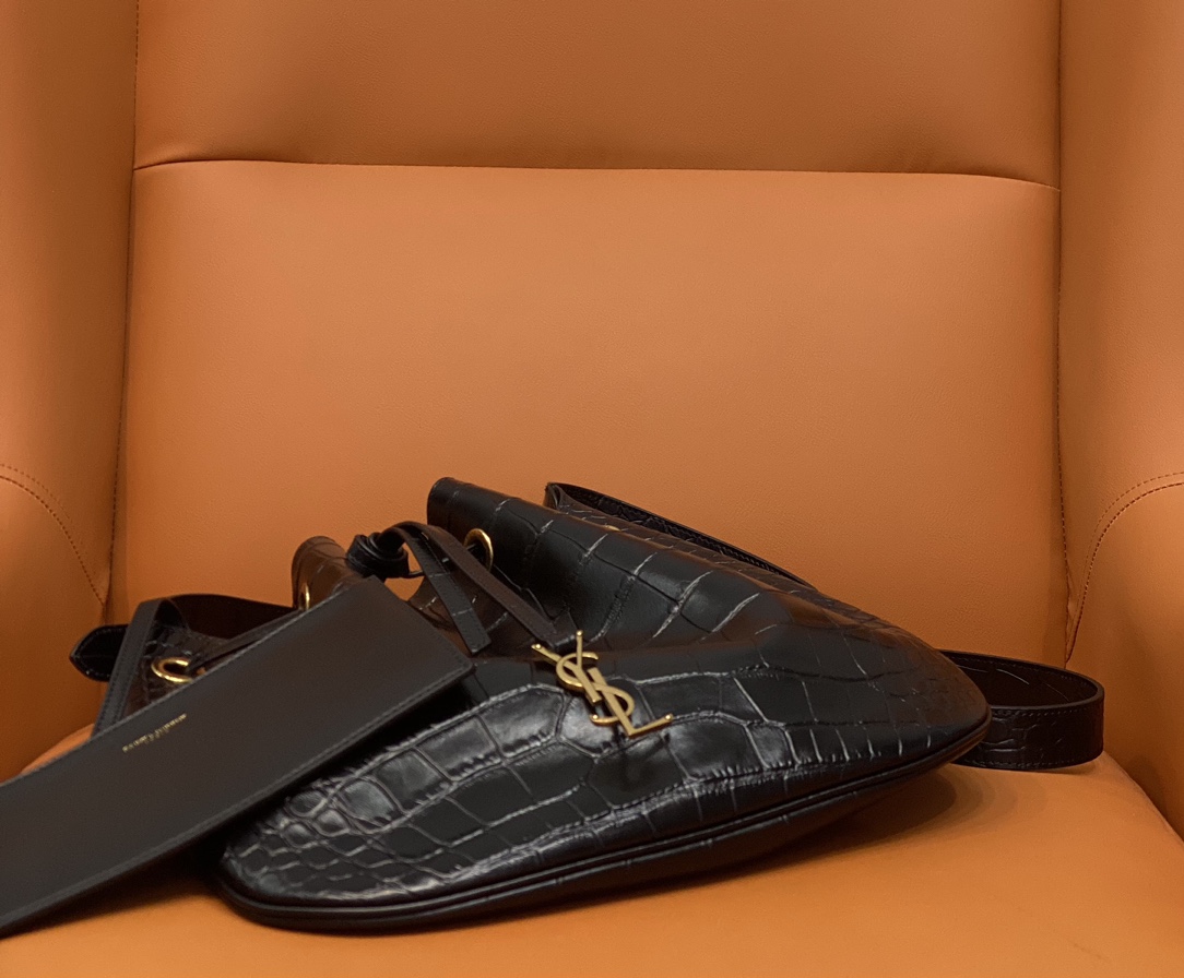 Y*L hobo bag-33×28×2.5cm