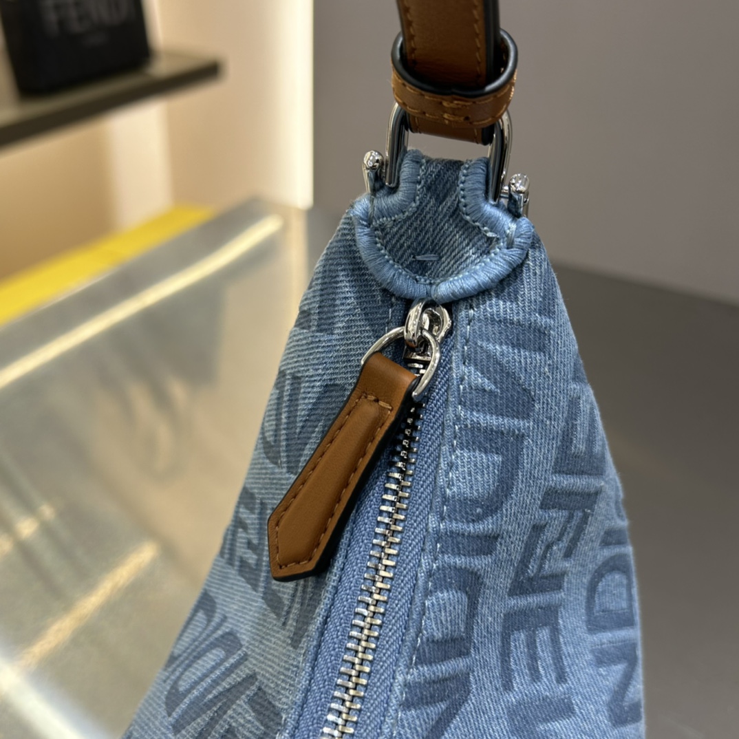 F**di praphy-29x24.5x10cm