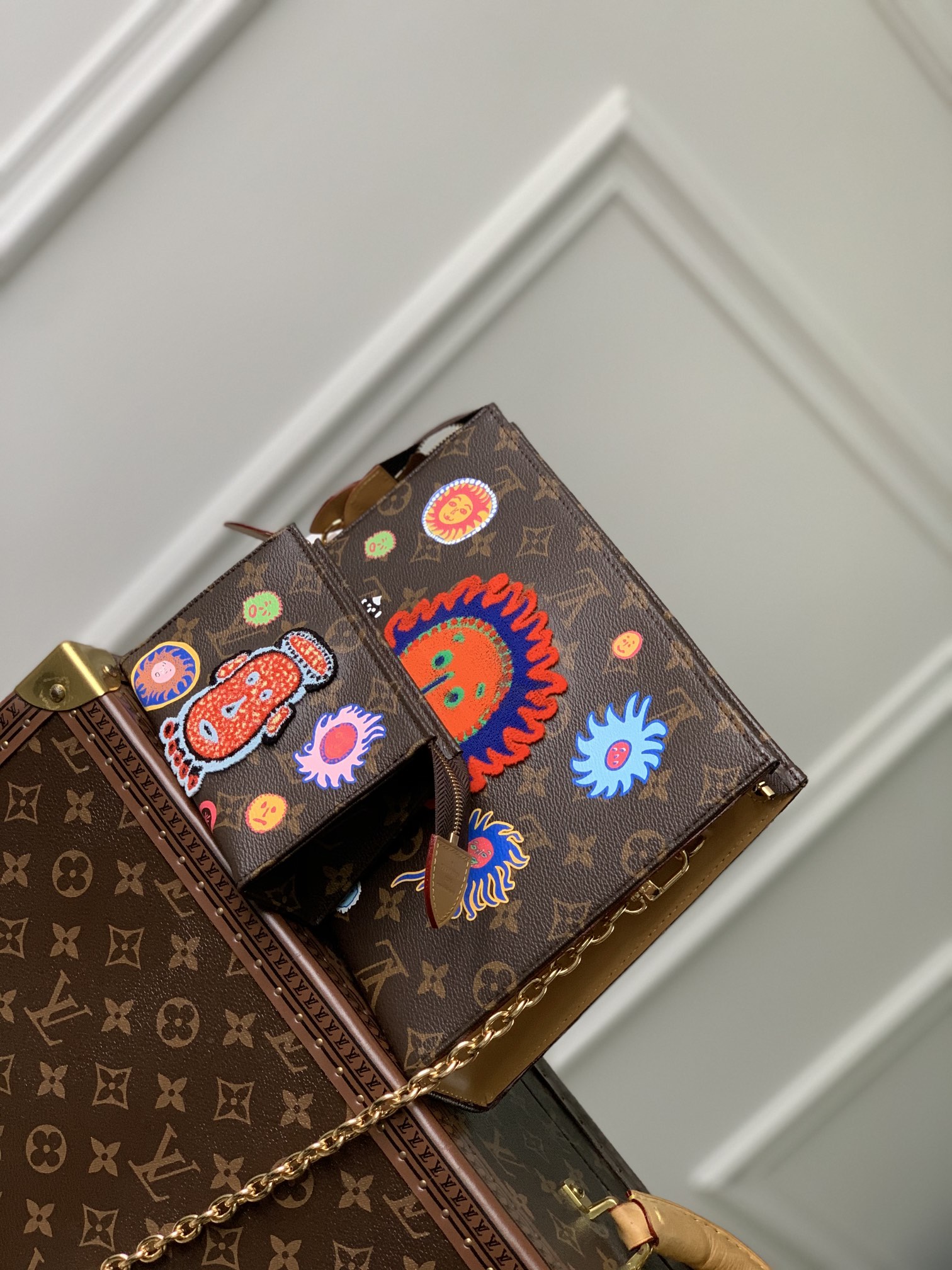 l0*is V*t0n x yk toiletry pouch on chain - 25 x 20 x 5.5 cm