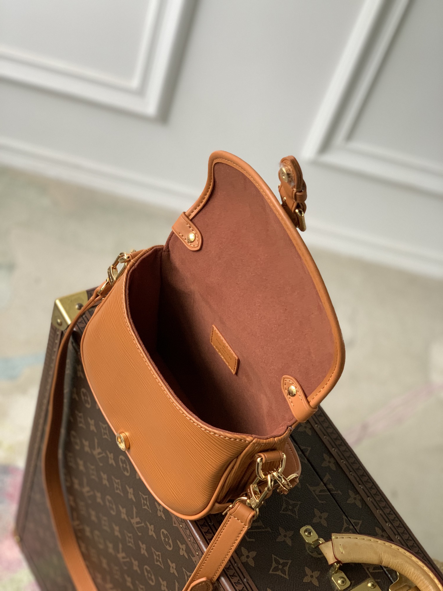 l0*is V*t0n saumur bb-20 x 16 x 7.5cm