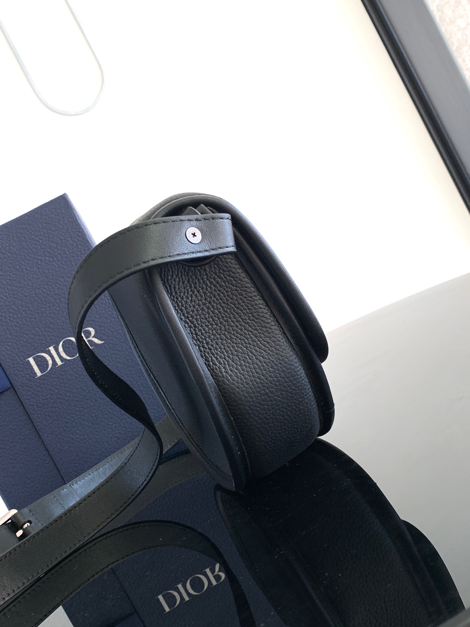 D*or gallop messenger bag-20.5 x 16 x 5cm