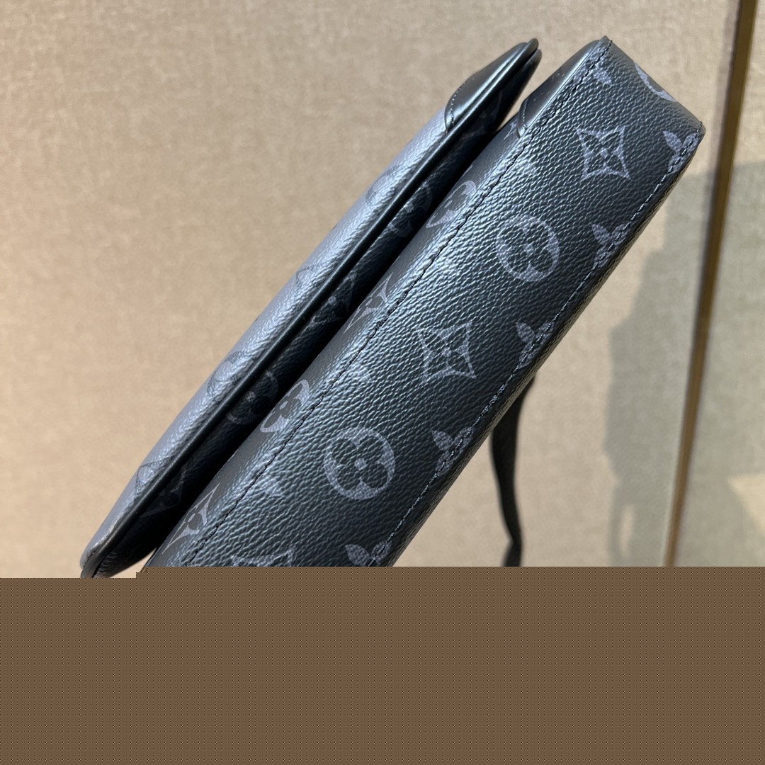 l0*is V*t0n trio messenger bag -m22481-25 x 18.5 x 7cm