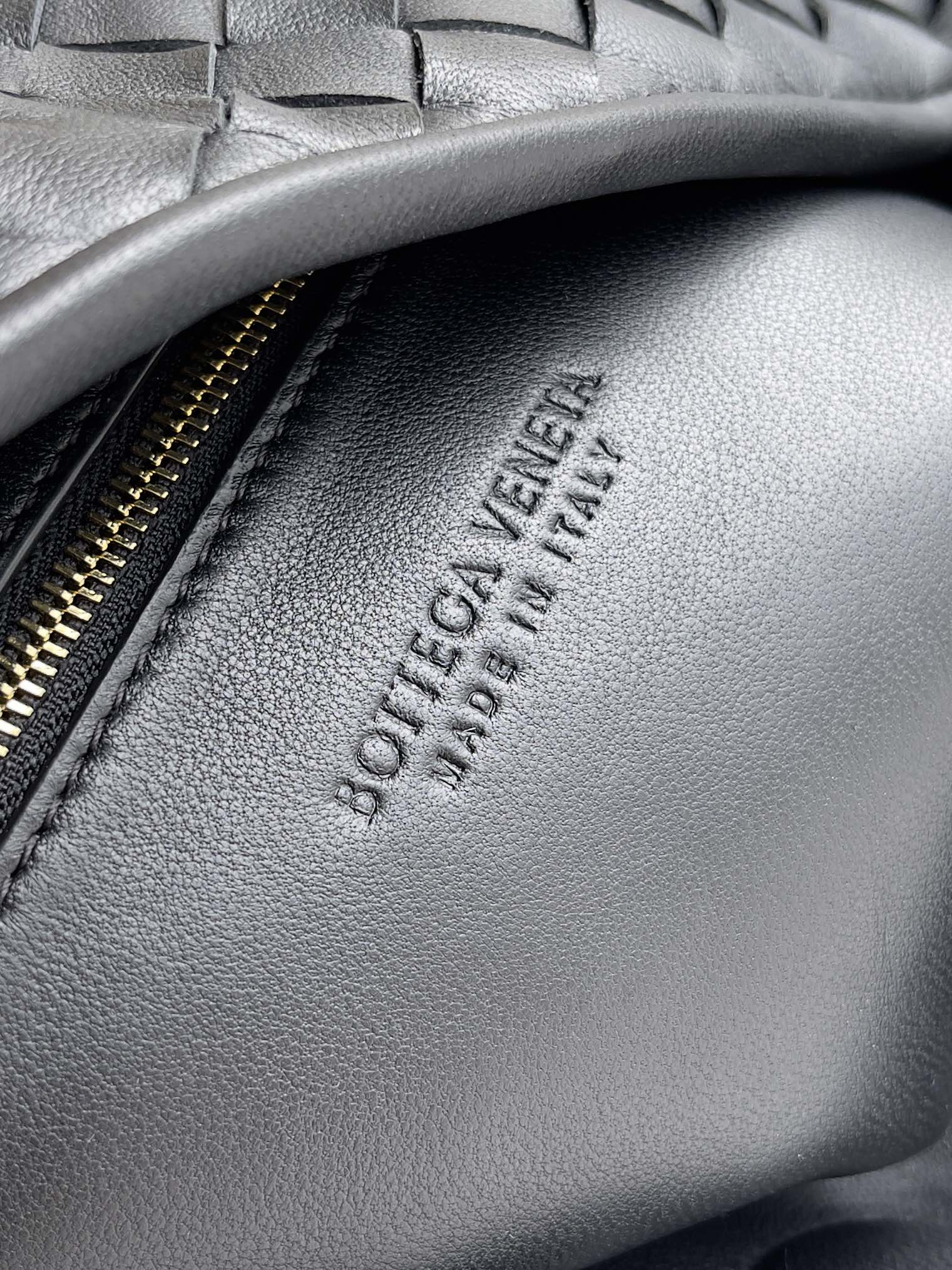 bo*te*ga Ve*ne*ta hop bag-53*24*13cm