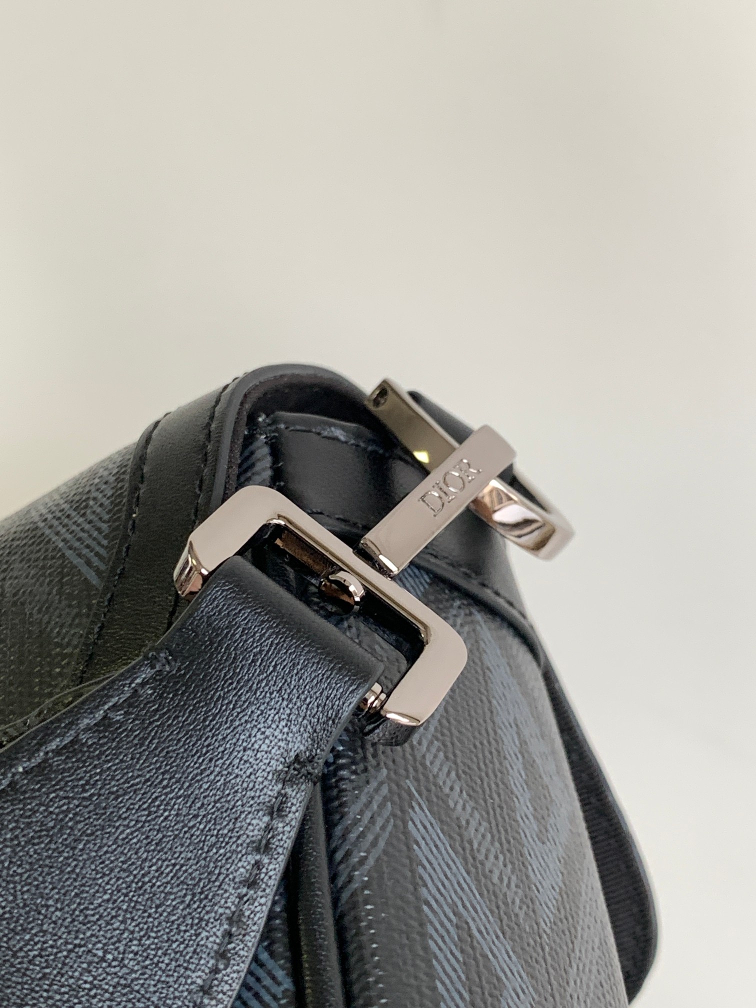 D*or hit the road handbags-27 x 17 x 9cm