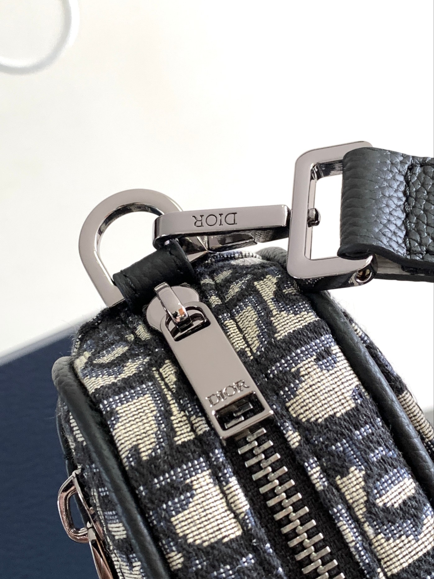 D*or safari messenger bag-17 x 12.5 x 4cm