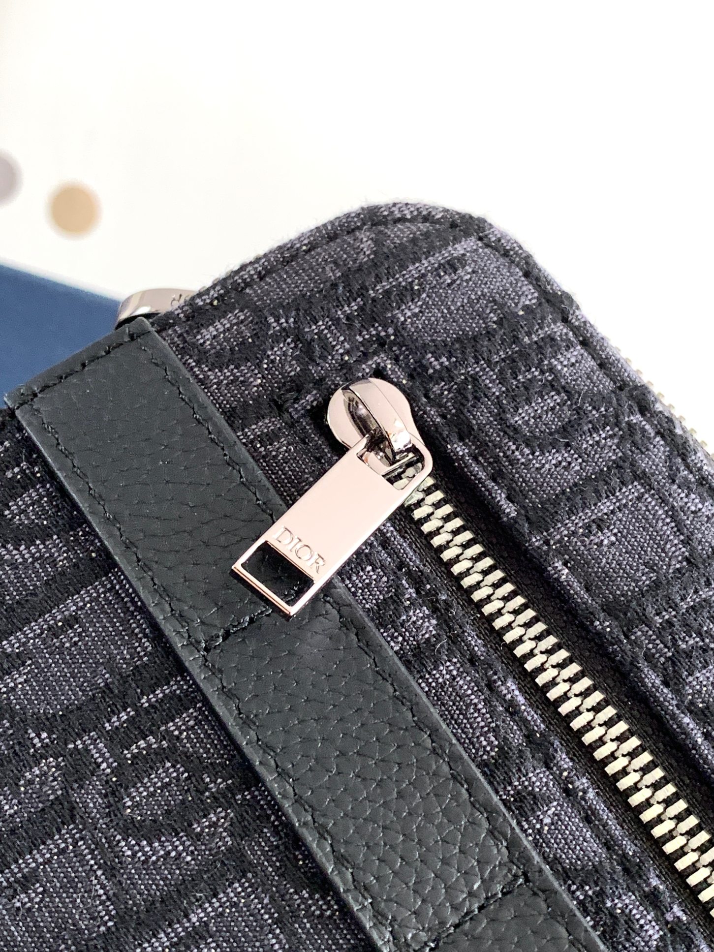 D*or safari messenger bag-22 x 15 x 6cm