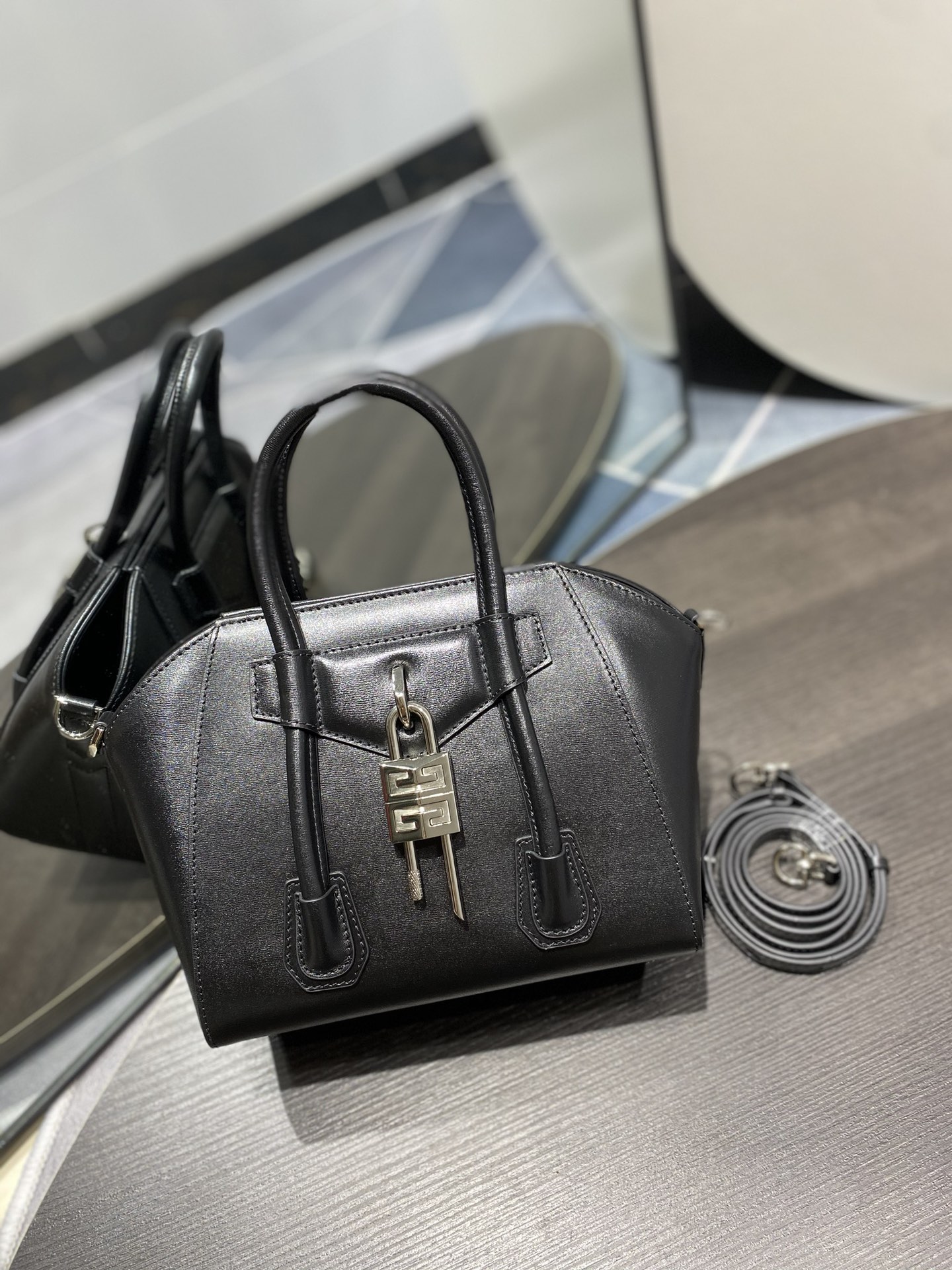 G1uenchy antigona tote-22*20*13cm