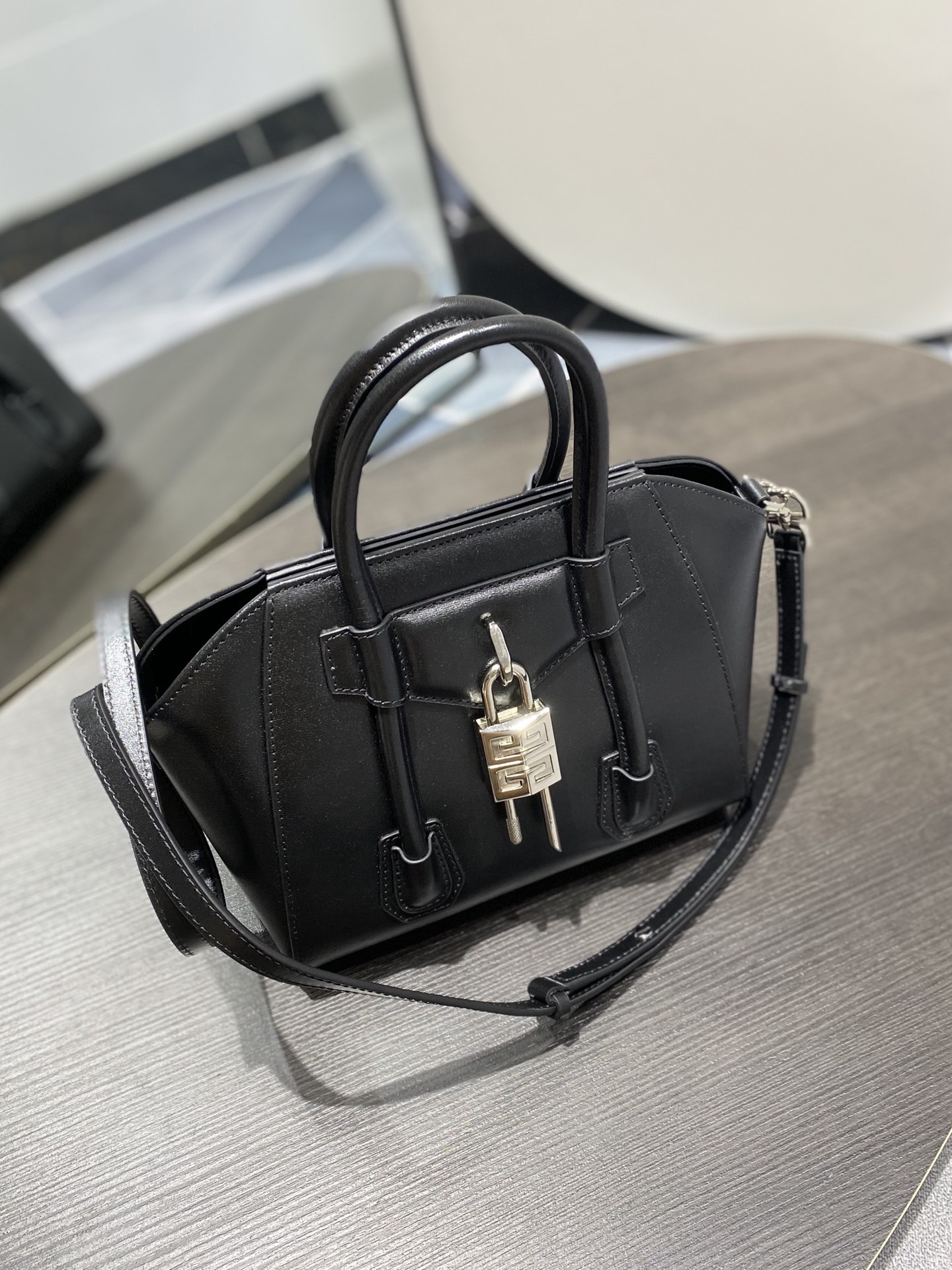 G1uenchy antigona tote-22*20*13cm