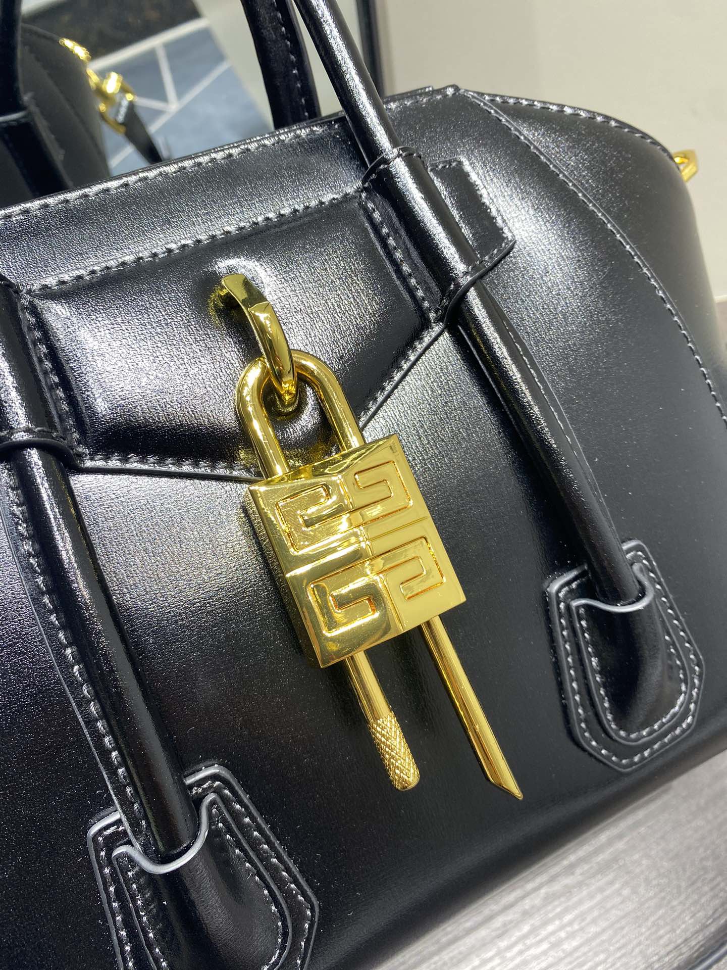 G1uenchy antigona tote-22*20*13cm