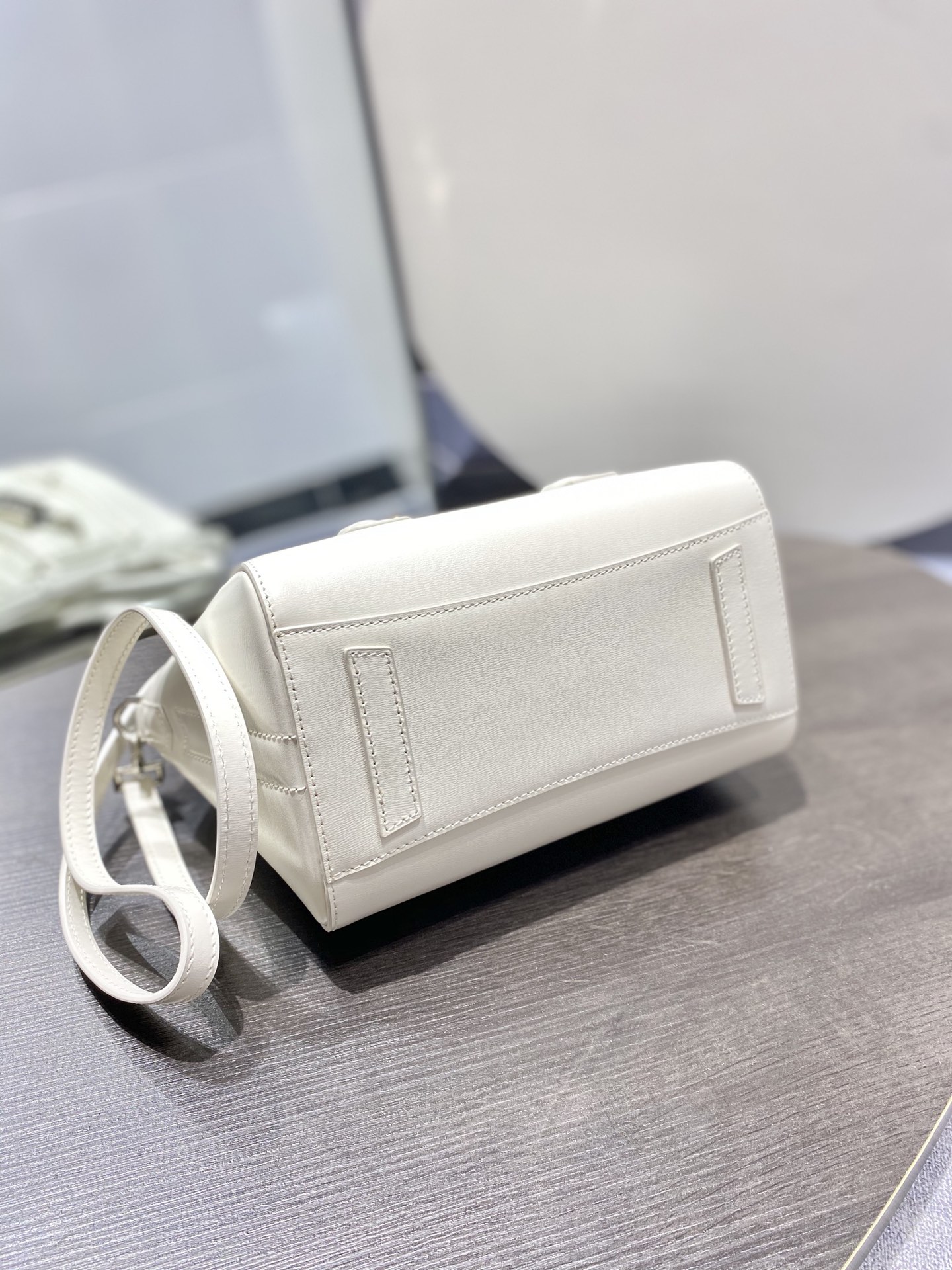 G1uenchy antigona tote-22*20*13cm