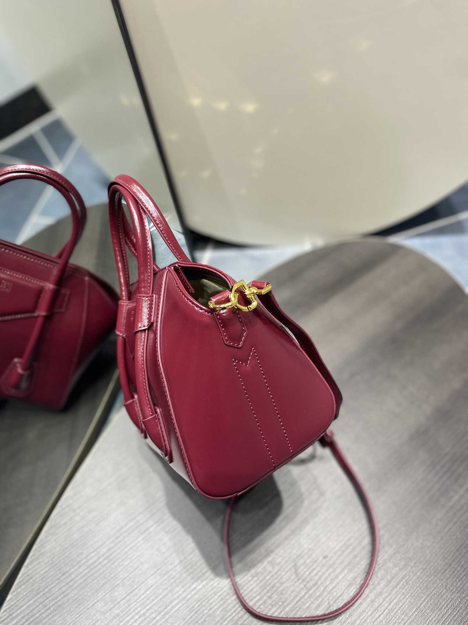 G1uenchy antigona tote-22*20*13cm