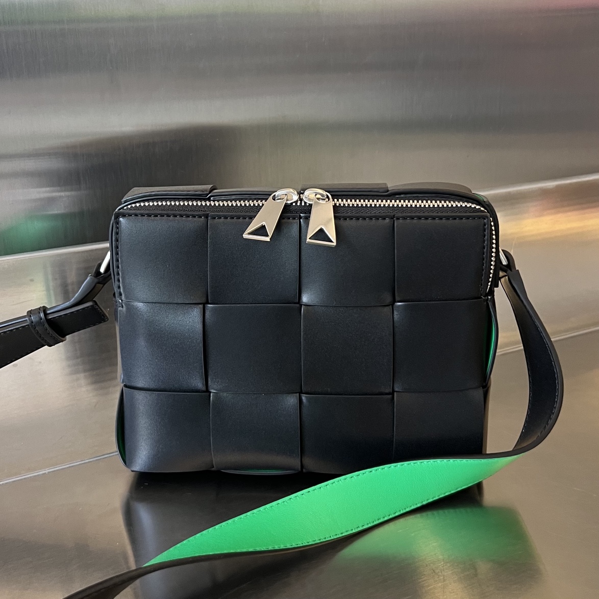 bo*te*ga Ve*ne*ta camera bag-20x15x5cm