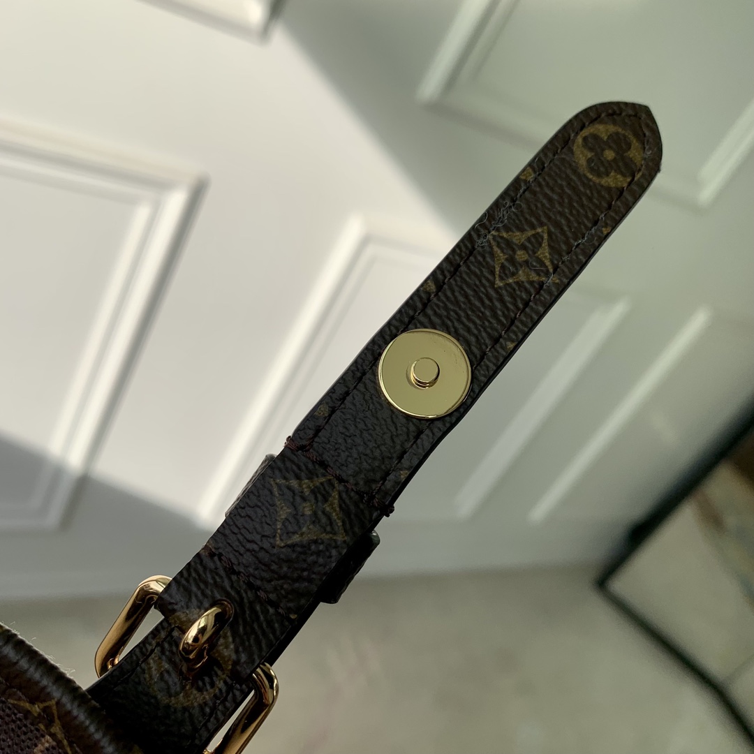 l0*is V*t0n backpack m23384-31*31*17cm