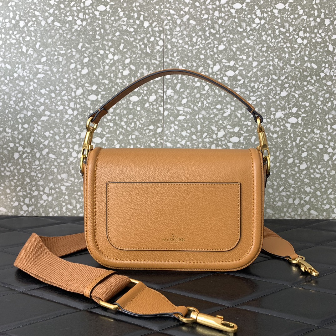 Va1e*ntin0 garavani allnite bag-23.5✖️18✖️8cm