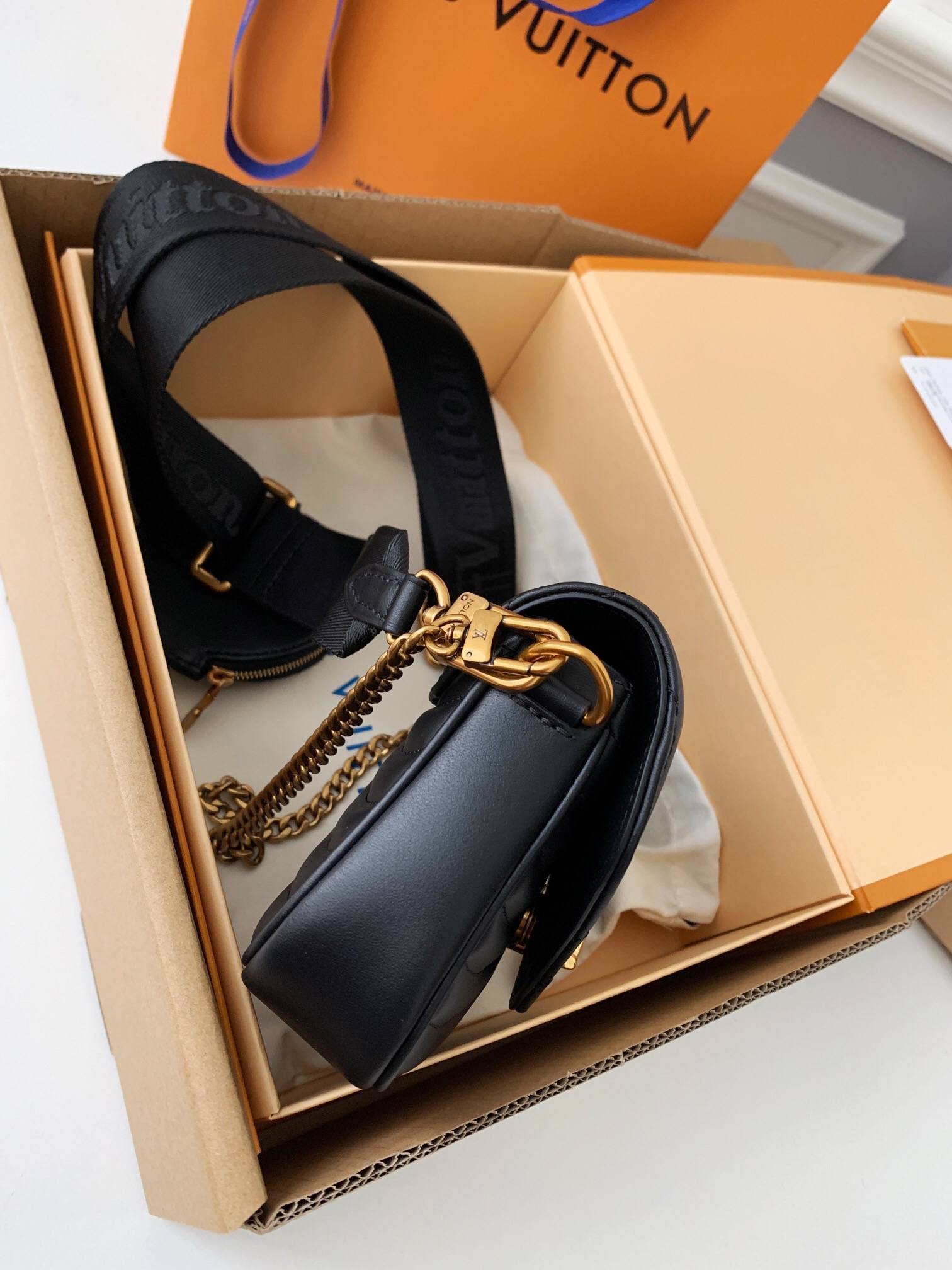 l0*is V*t0n new wave bag-19*14*5cm