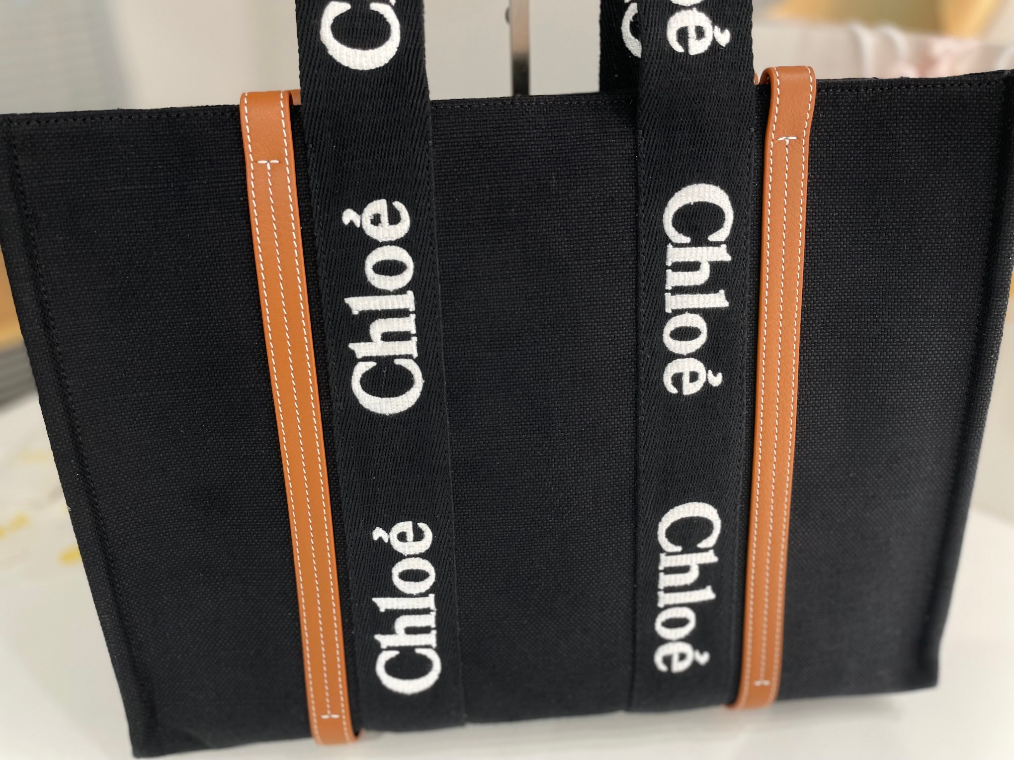 Ch10e woody tote bag