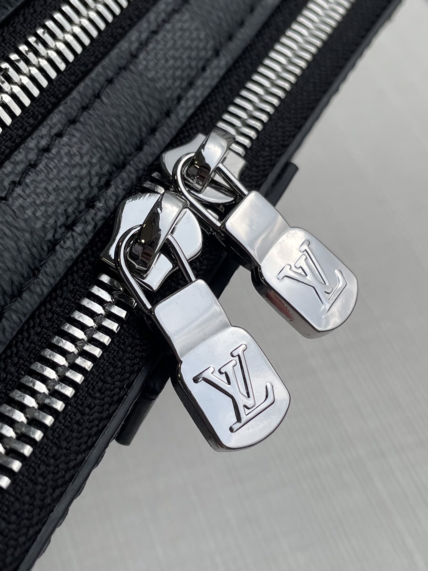 l0*is V*t0n alpha wearable bag-m22481-18.5 x 11.0 x 6.5cm