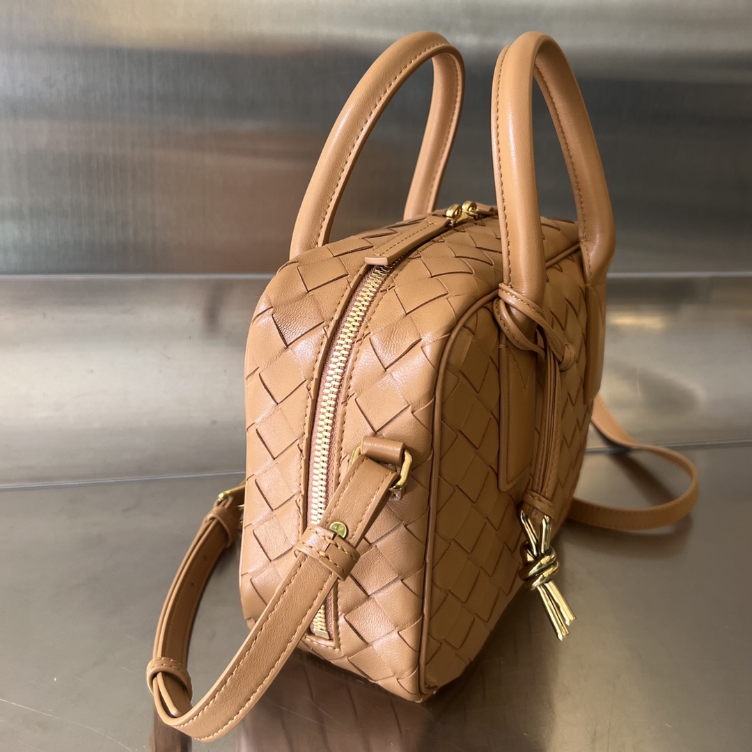 bo*te*ga Ve*ne*ta getaway bag-23.5x17.5x9cm