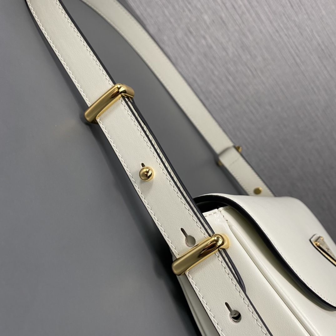 Pra*a moon handbags 1bd365-22*17*5.5cm