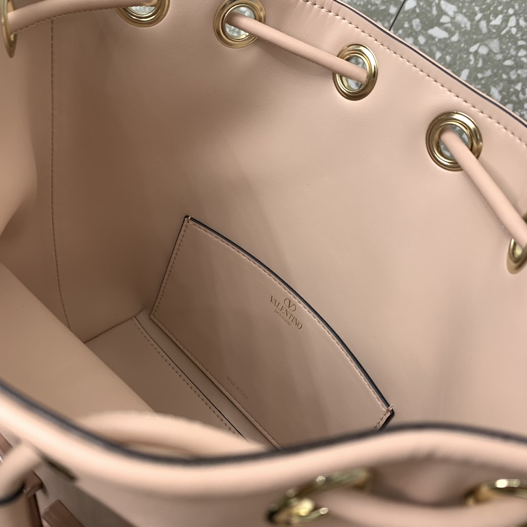 Va1e*ntin0 alentino garavani loco bag-16*19*11cm