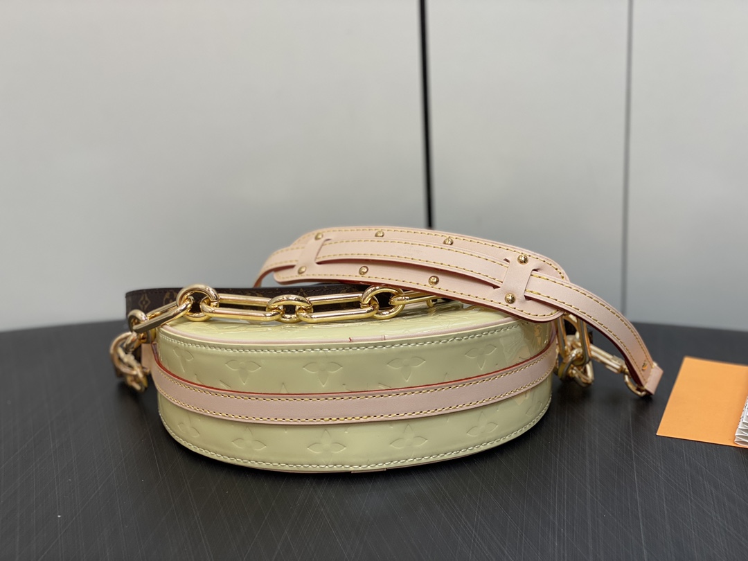 l0*is V*t0n croissant m24021-21 x 13 x 7cm