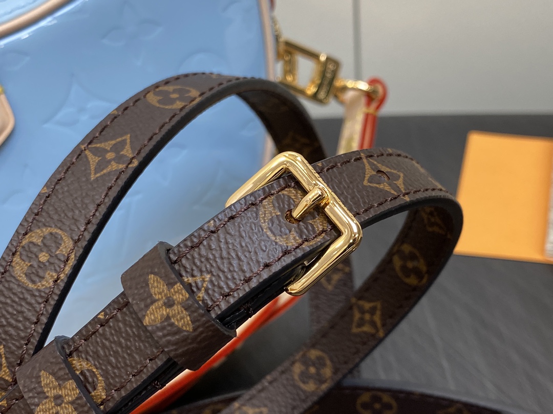 l0*is V*t0n croissant m24021-21 x 13 x 7cm