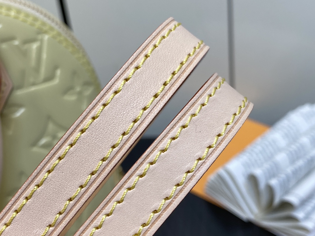 l0*is V*t0n alma bb m24062-23.5 x 17.5 x 11.5cm