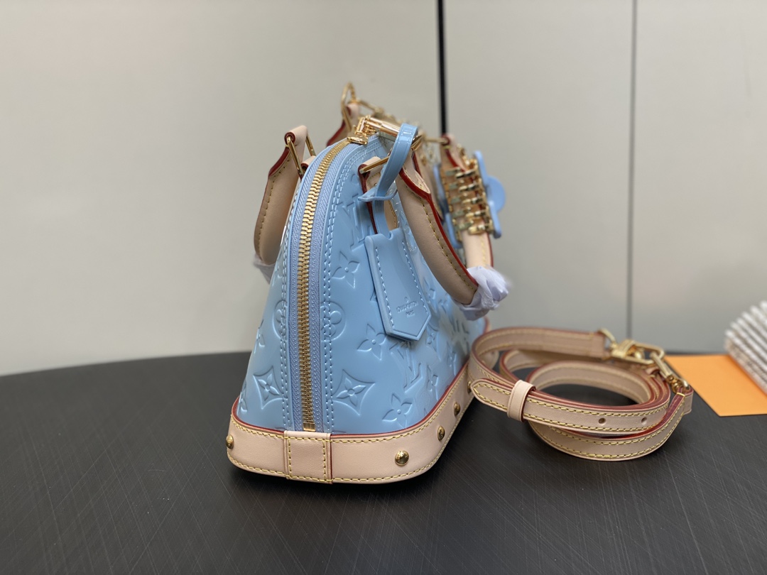 l0*is V*t0n alma bb m24062-23.5 x 17.5 x 11.5cm