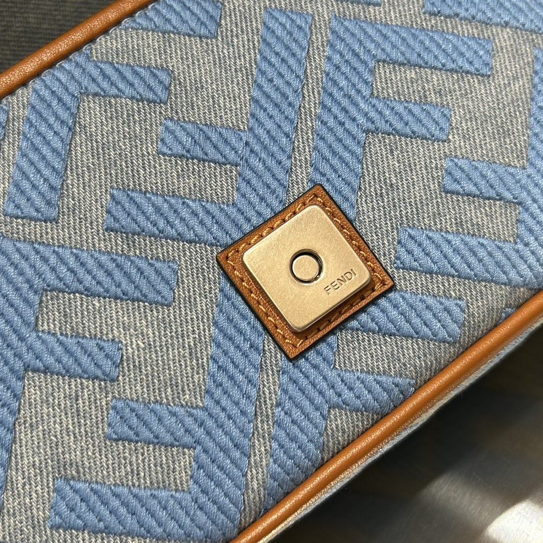 F**di baguette bag-19x10x4cm