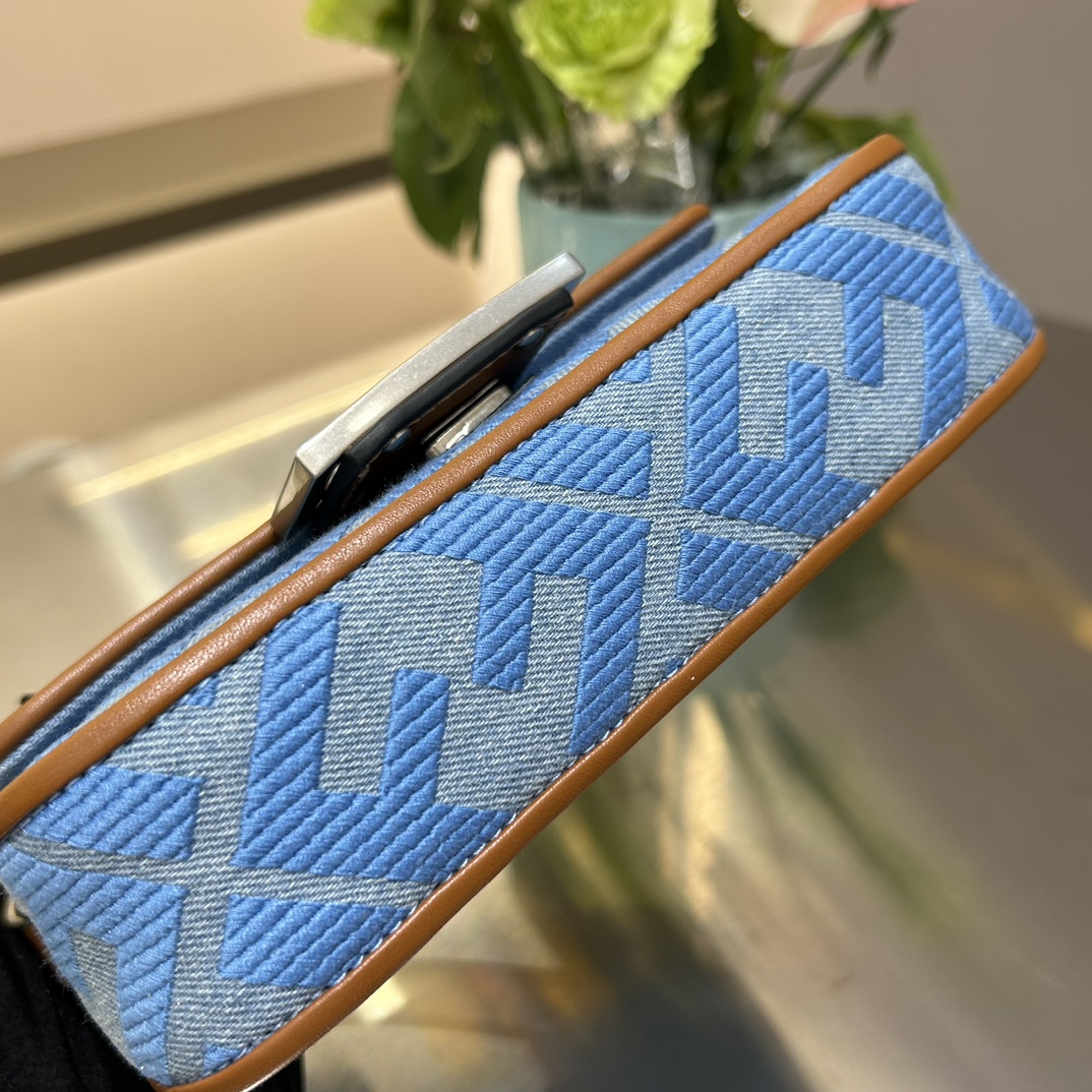 F**di baguette bag-19x10x4cm