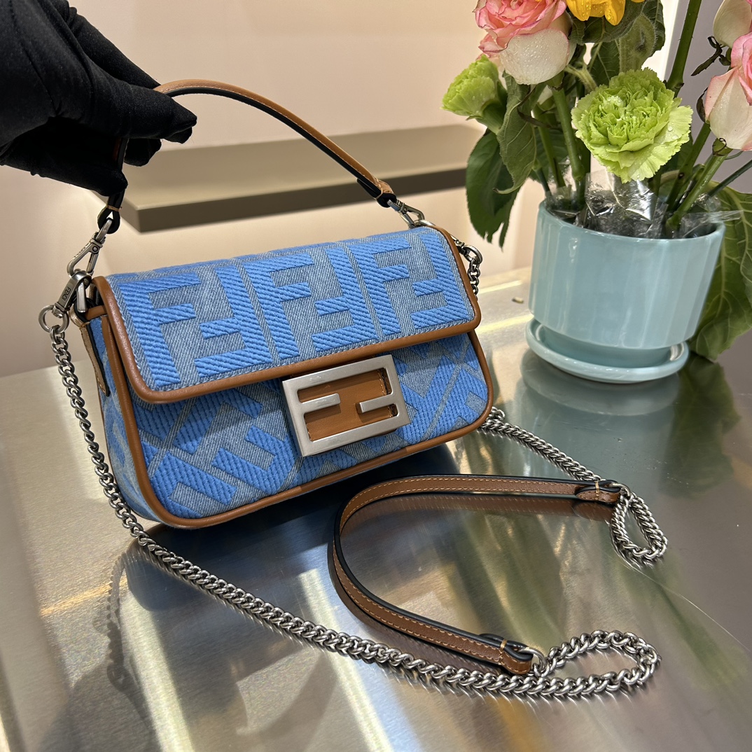 F**di baguette bag-19x10x4cm