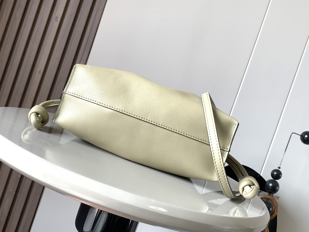 L0ew* flamenco-22.5*18*9cm