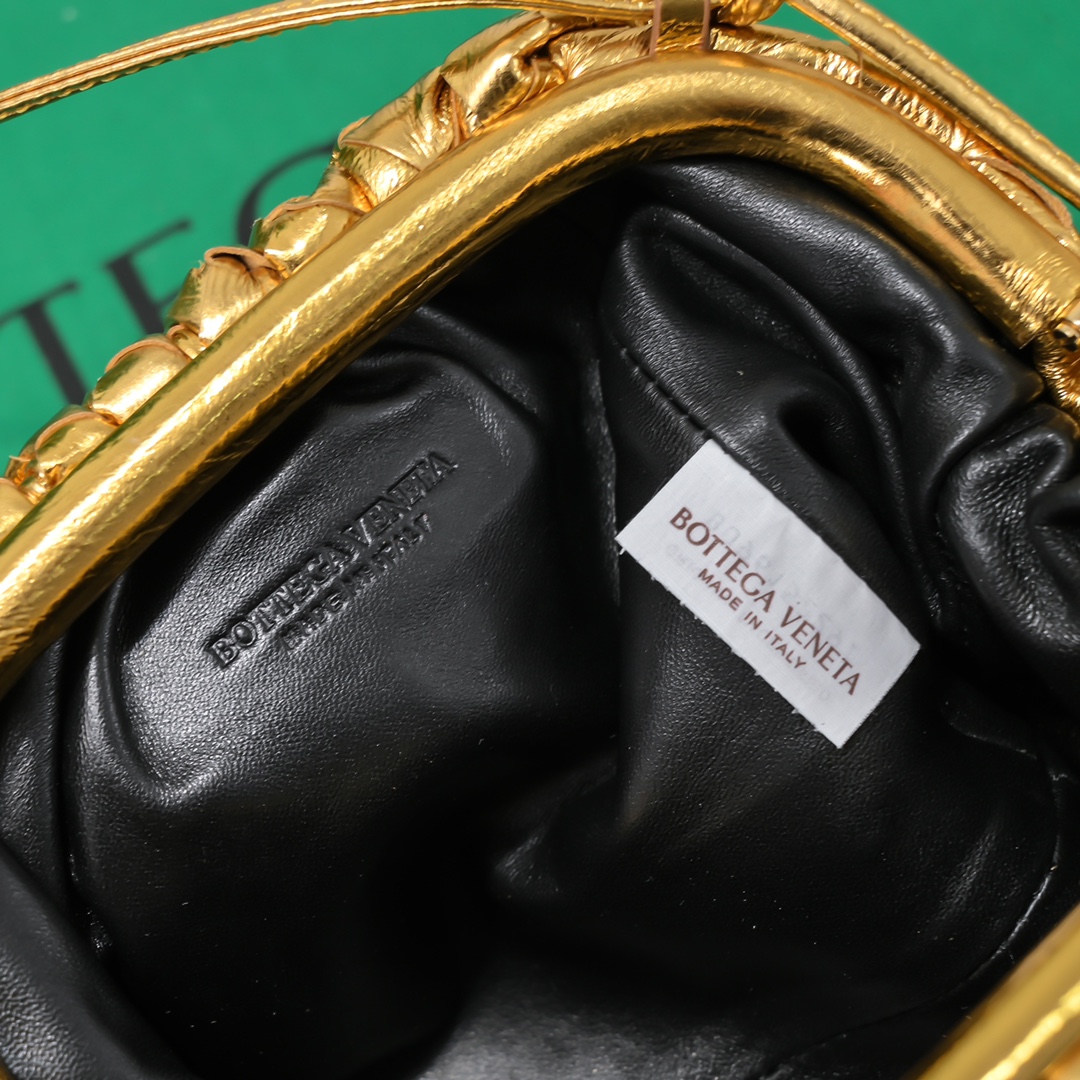 bo*te*ga Ve*ne*ta the pouch bag-22*9cm