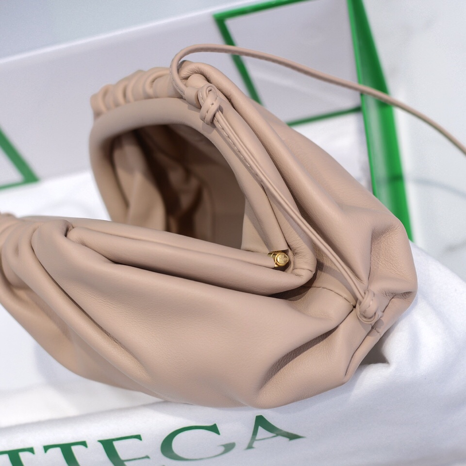 bo*te*ga Ve*ne*ta the pouch bag-22*9cm