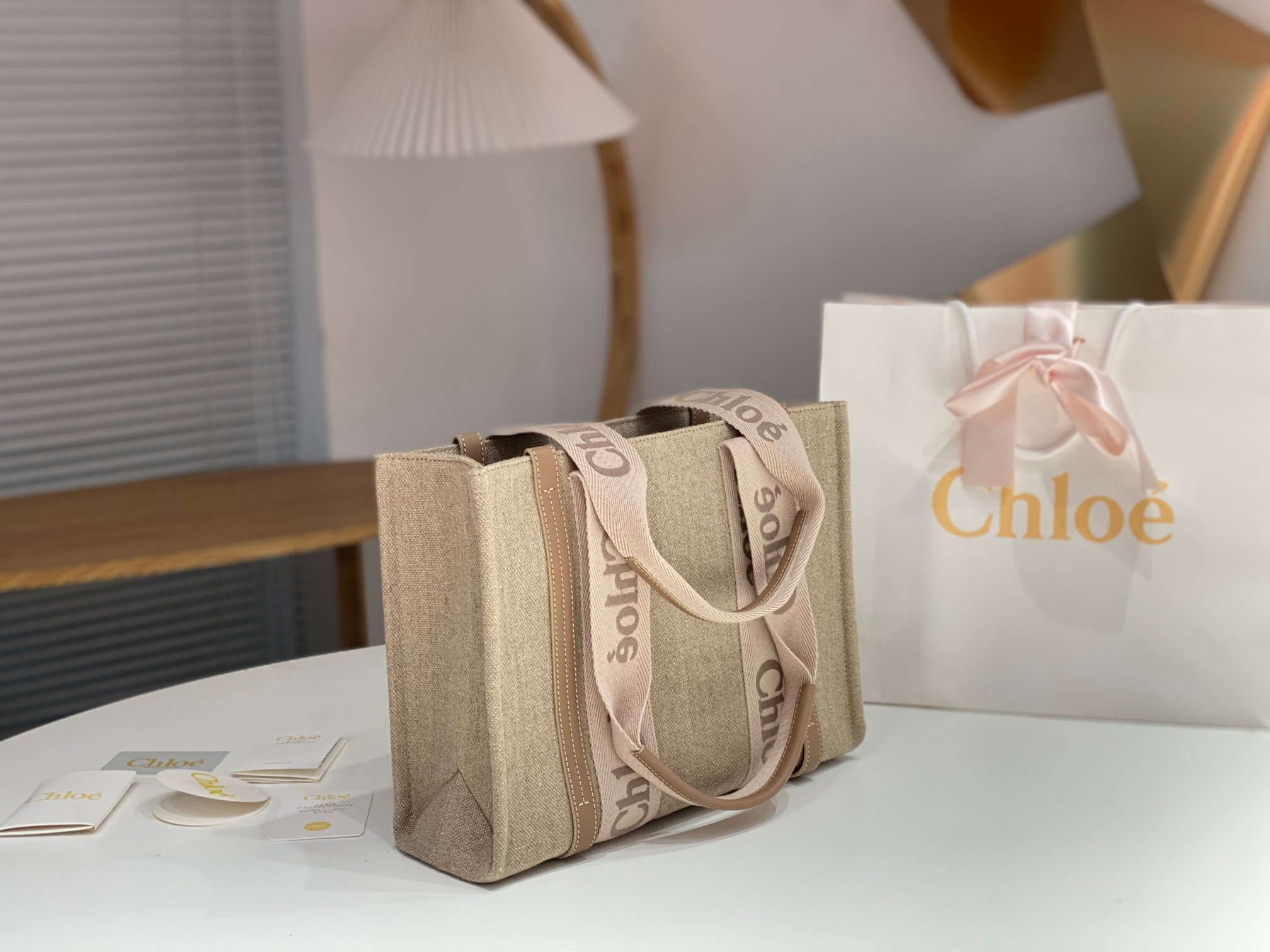 Ch10e woody tote bag