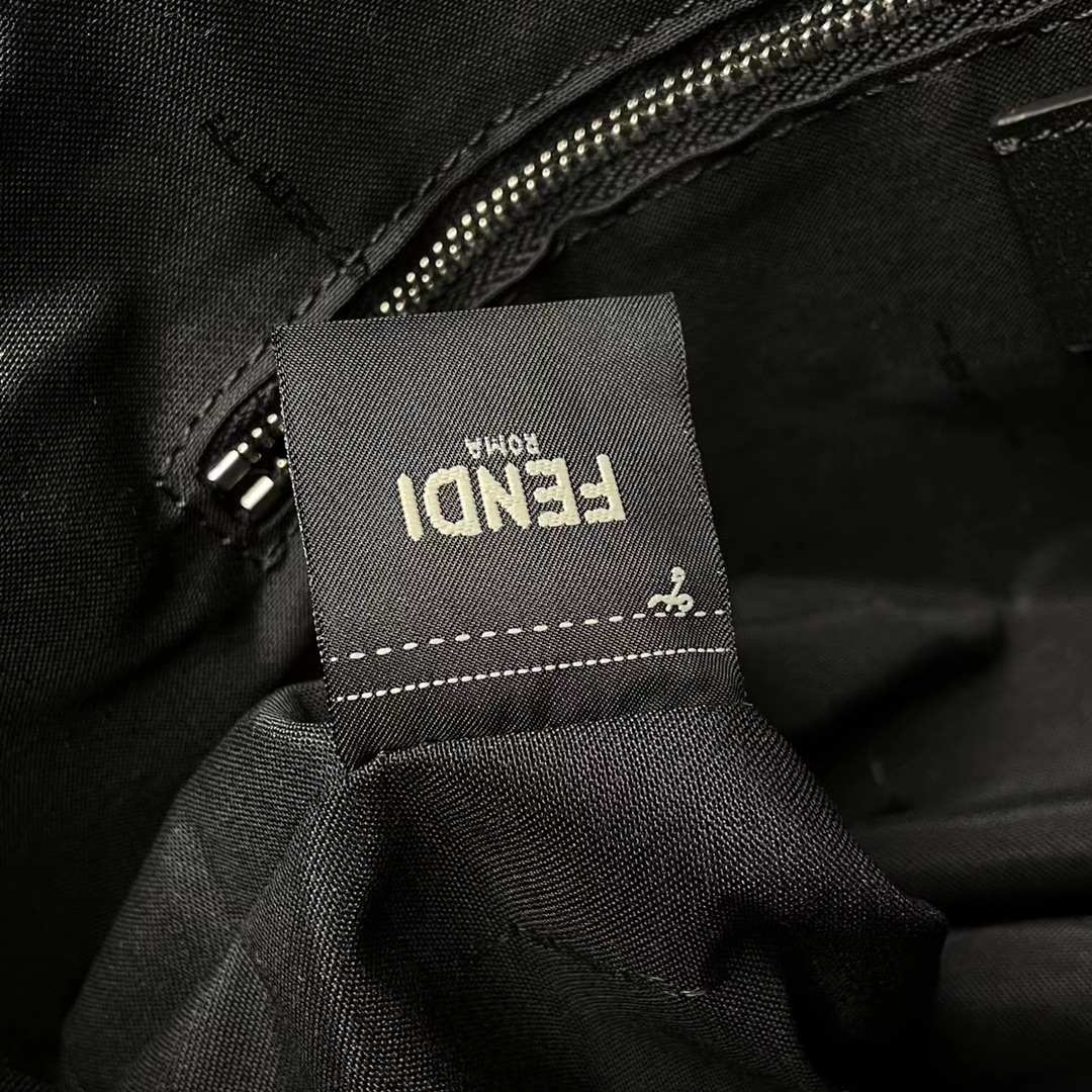 F**di crossbody bag-34 x26 x6cm