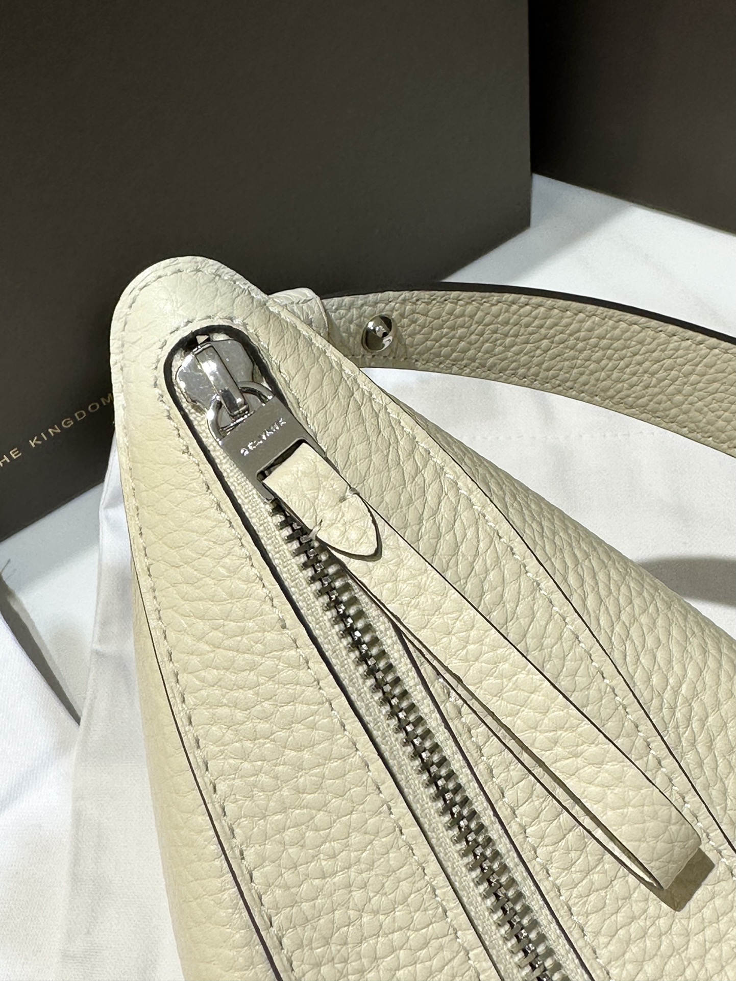 De1uavx pin swing tote-29*9*20cm