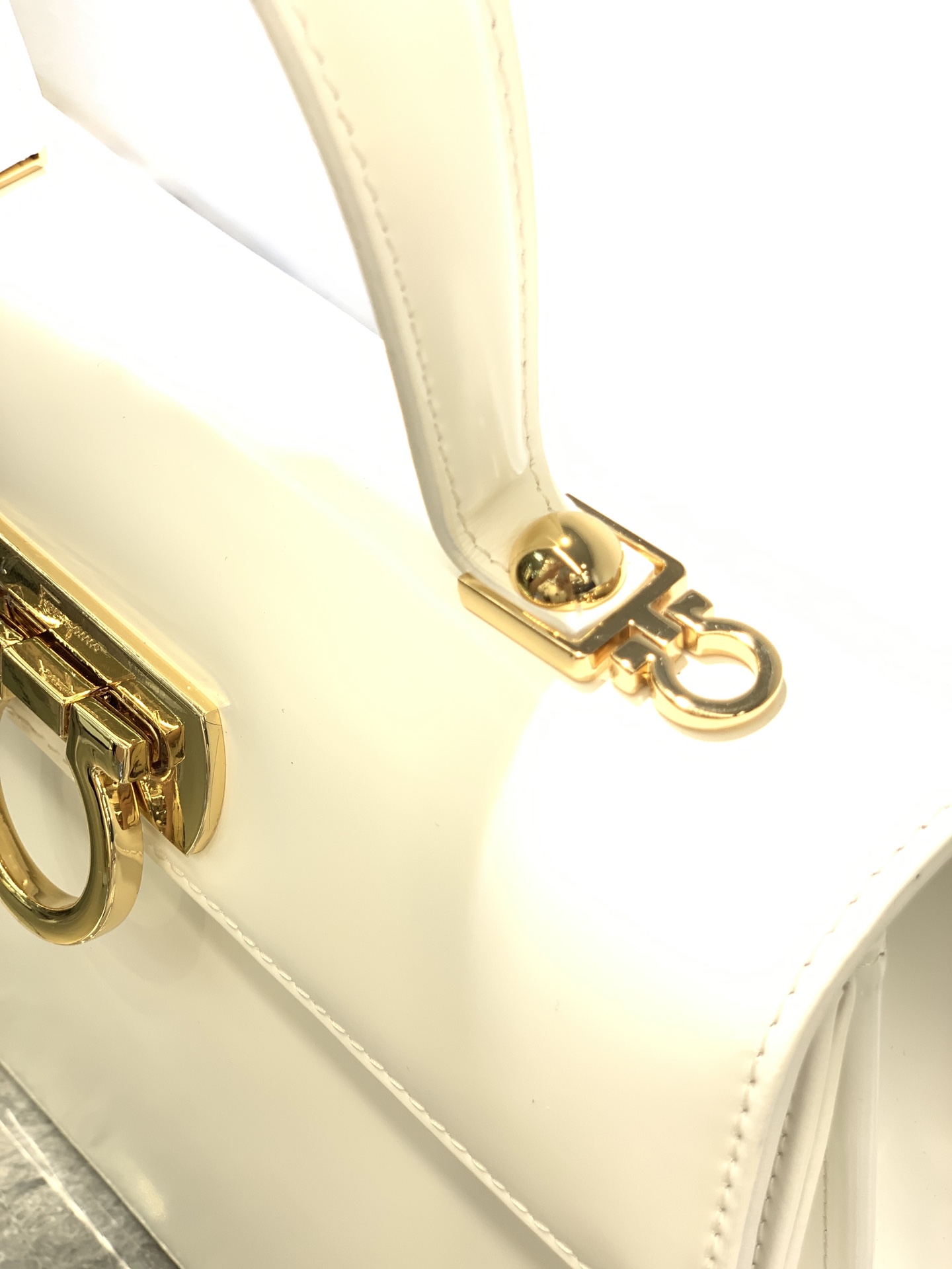 Ferragamo Tote-27×20×10CM